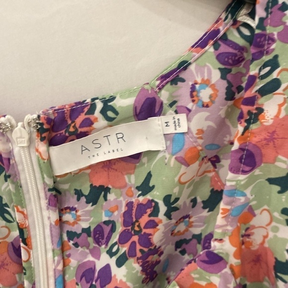 ASTR the Label floral blouse  Top Size medium - Picture 3 of 5
